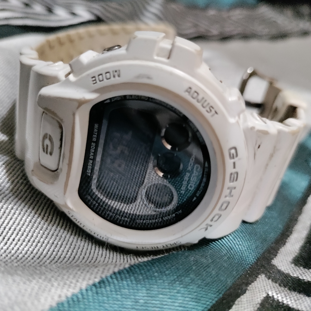White G-Shock wrist watch